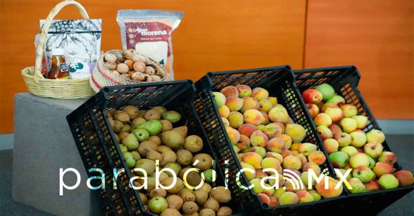 Ofrece Armenta insumos, maquinaria y apoyo técnico a productores de Puebla