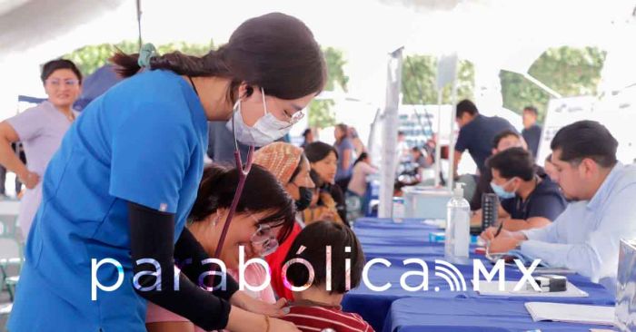 Ofrecen servicios médicos gratuitos en San Andrés Cholula