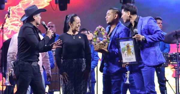 Lleno total en Teatro del Pueblo con la Original Banda el Lim&oacute;n en Feria de Atlixco