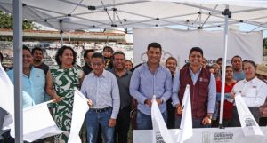 Arranca Omar Mu&ntilde;oz adoquinamiento en Sanctorum