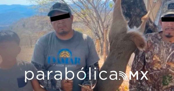 Exhiben con armas a presunto agresor de perro en Chiautla