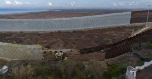 Avanza reconstrucción del muro con Tijuana