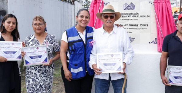 Impulsa Lupita Cuautle la rehabilitación vial en San Francisco Acatepec