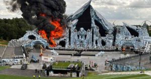 Arde escenario principal del festival Tomorrowland en Boom, Bélgica