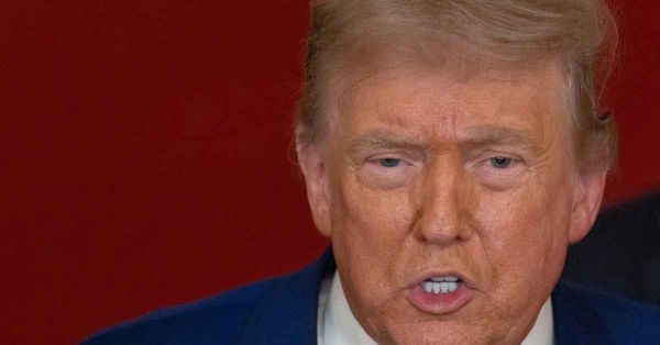 Respalda Trump un "cambio de r&eacute;gimen" de Ir&aacute;n