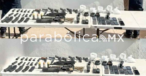 Aseguran fuerzas federales veh&iacute;culos, armas y explosivos en Sinaloa