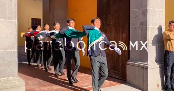 Conmemoran el D&iacute;a de la Bandera en San Andr&eacute;s Cholula
