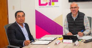 Firma DIF Puebla Capital convenio con Farmacias Fleming