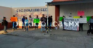 Piden padres de familia reubicación de antena de CFE en una primaria de la Mixteca