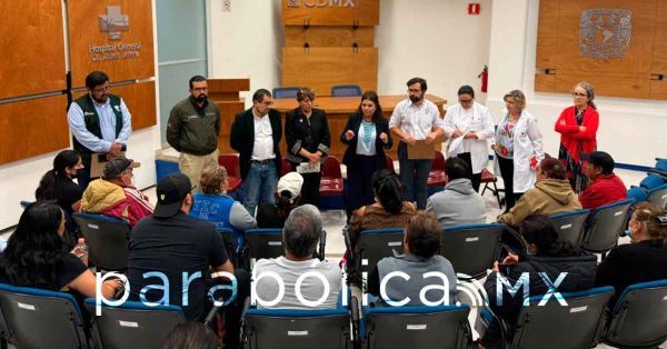 Recorren Clara y Delfina hospitales donde atienden a lesionados por la explosi&oacute;n en Iztapalapa