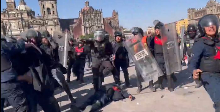 Deja Bloque Negro 60 polic&iacute;as lesionados tras irrumpir en la marcha de la Generaci&oacute;n Z