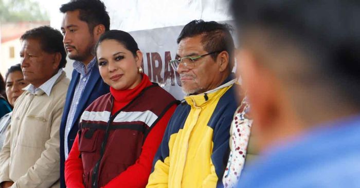 Inaugura Tonantzin Fernández pavimentación en San Diego Cuachayotla