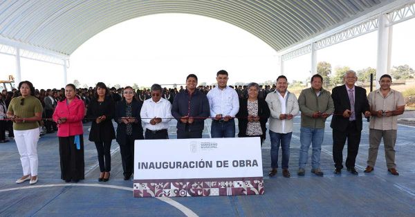 Entrega Omar Muñoz arco techo en Bachillerato General “5 de Mayo”