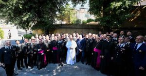 Pide papa León XIV a policía responder ante la violencia