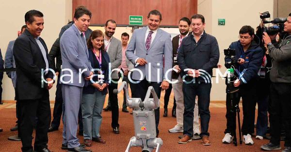 Ratifica Armenta compromiso con el impulso tecnológico en Puebla