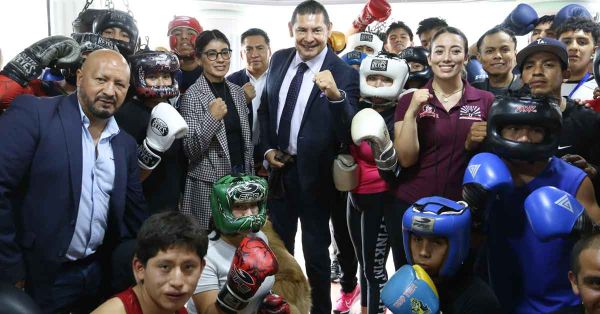 Visita Alejandro Armenta gimnasio de la entrenadora Shirley Ann Muñoz Flores