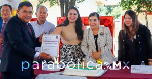 Anuncia Tonantzin Fernández la pavimentación del acceso al CECyTE de San Pedro Cholula