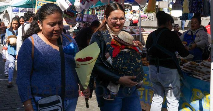 Asisten poblanos a la Villita y Seminario Palafoxiano para festejar el 12 de diciembre