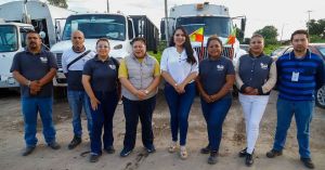 Entrega Tonantzin Fernández kits de protección impermeable a trabajadores de servicio de limpia
