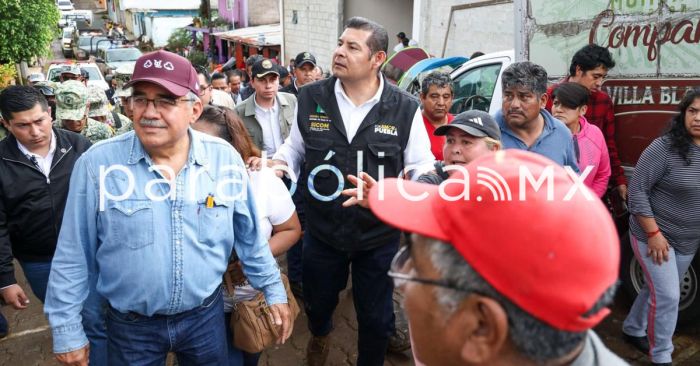 Mantiene Armenta recorridos en zonas afectadas por lluvias y supervisa entrega de apoyos