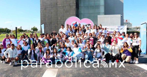 Participan más de 200 poblanas en Taller de Karate Do: Mujeres
