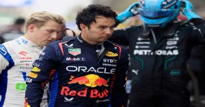 Coquetea Cadillac con 'Checo' P&eacute;rez