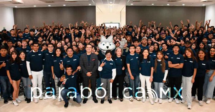 Reconoce Lilia Cedillo acompañamiento de tutores, mentores y lobomentores