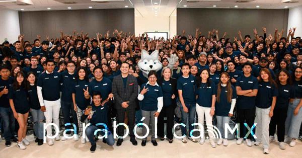 Reconoce Lilia Cedillo acompañamiento de tutores, mentores y lobomentores
