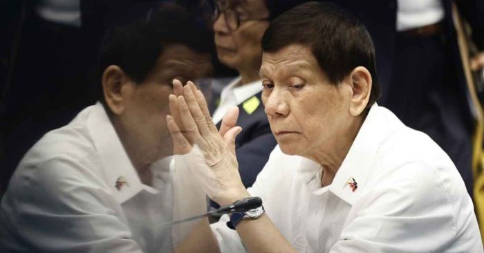 Detienen a Rodrigo Duterte, ex presidente de Filipinas