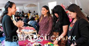 Participan más de 50 emprendimientos en el Mercadito de las Juventudes