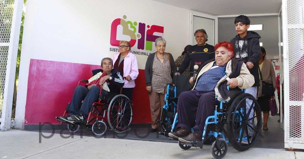 Entregan MariElise Budib y Pepe Chedraui 122 aparatos a personas con discapacidad