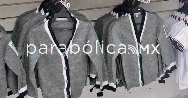 Se elaborarán en Puebla uniformes y zapatos que entregará la SEP: Armenta
