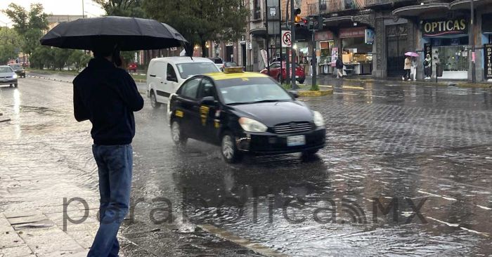 Llaman a prevenirse ante lluvias de este lunes en la capital