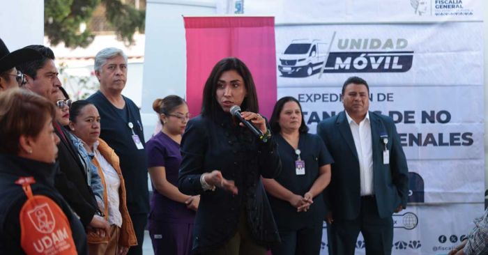 Acerca Norma Pimentel servicios a vecinos de Sanct&oacute;rum