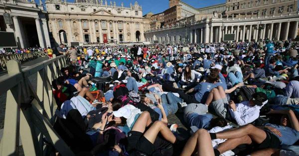 Apagar&aacute; Vaticano telefon&iacute;a m&oacute;vil para aislar el c&oacute;nclave