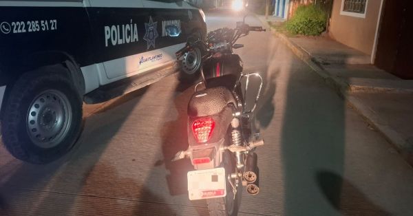 Recuperan en Cuautlancingo moto robada y aseguran al conductor