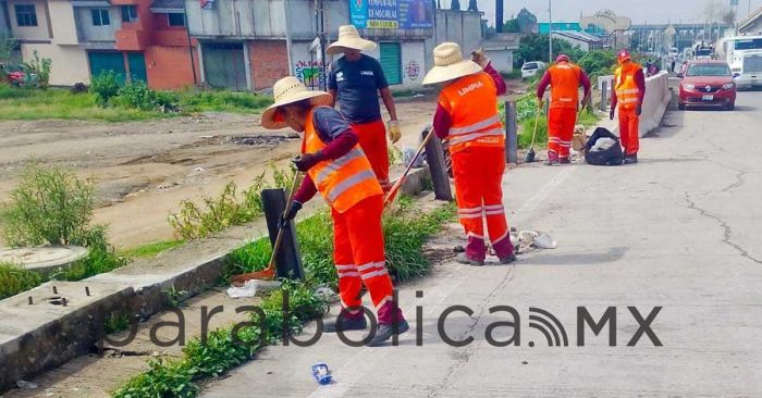 Realiza Gobierno de la Ciudad limpieza de alcantarillas en la Central de Abasto