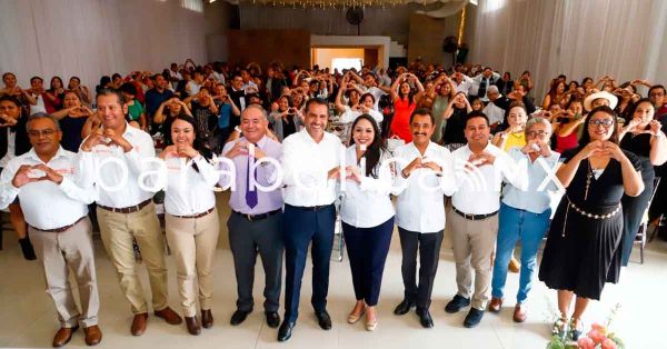 Reconoce Tonantzin Fernández la vocación y compromiso del magisterio cholulteca