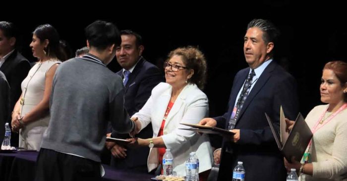 Preside Tere Alfaro graduación de secundaria en Cuautlancingo