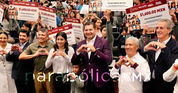 Entrega Armenta apoyos para 12 mil 824 estudiantes de nivel preescolar, primaria y secundaria.