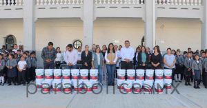 Entrega Ariadna Ayala rehabilitación en escuela de Atlixco