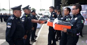 Entrega SSC uniformes a policías operativos de la capital