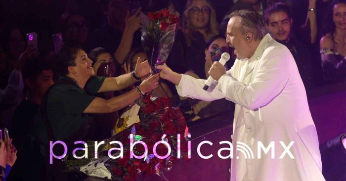Deleita Miguel Bosé la última noche del Palenque de la Feria