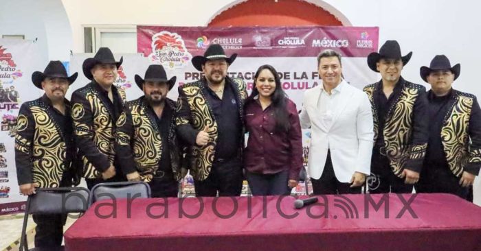Ponen a cantar Grupo Palomo a más de 12 mil personas en Feria de Cholula