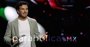 Ofrece Checo Pérez una conferencia en Puebla