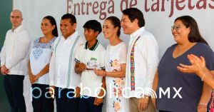 Entrega Sheinbaum tarjetas de Beca Benito Ju&aacute;rez a j&oacute;venes de Tabasco