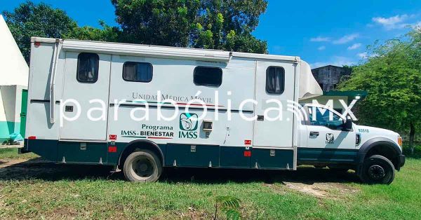 Despleg&oacute; IMSS m&aacute;s de mil 300 profesionales de la salud tras inundaciones