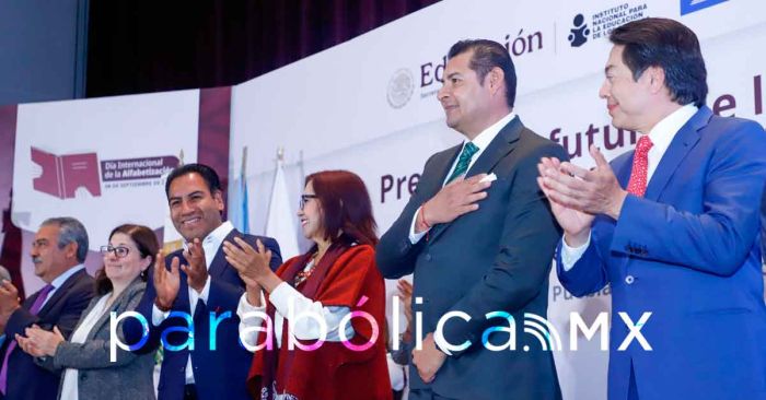 Es una obligación moral atender el problema del analfabetismo: Armenta