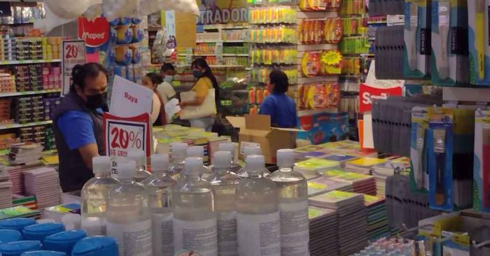 Roban en papelería y salón social en Loma Bella