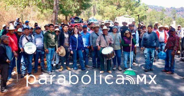 Participan comunidades de Zacatlán  en faena comunitaria